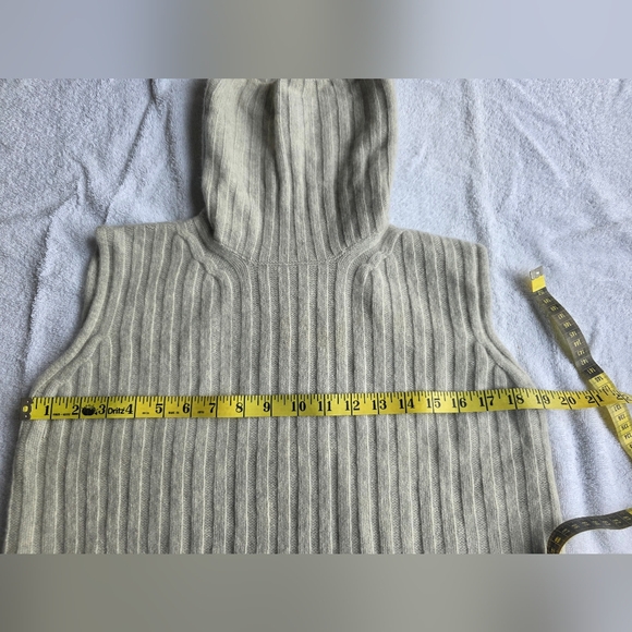 Max Mara Ribbed Knit Sleeveless Turtleneck Vest – Made in Italy – Size L - Picture 6 of 8